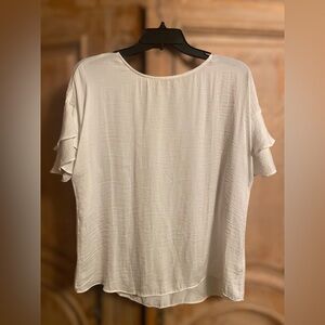 Momni Women’s Large White Blouse Shirt Layered Fluttered Sleeve Zip Detail NWOT